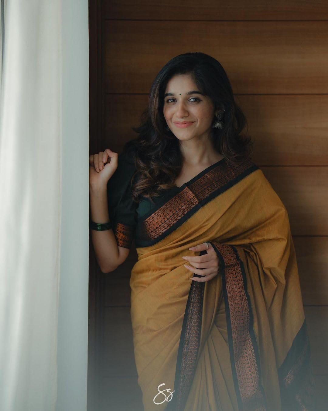 Yellow Women's Kanjivaram Soft Silk Saree With Blouse Piece (GOLD) - Image 5