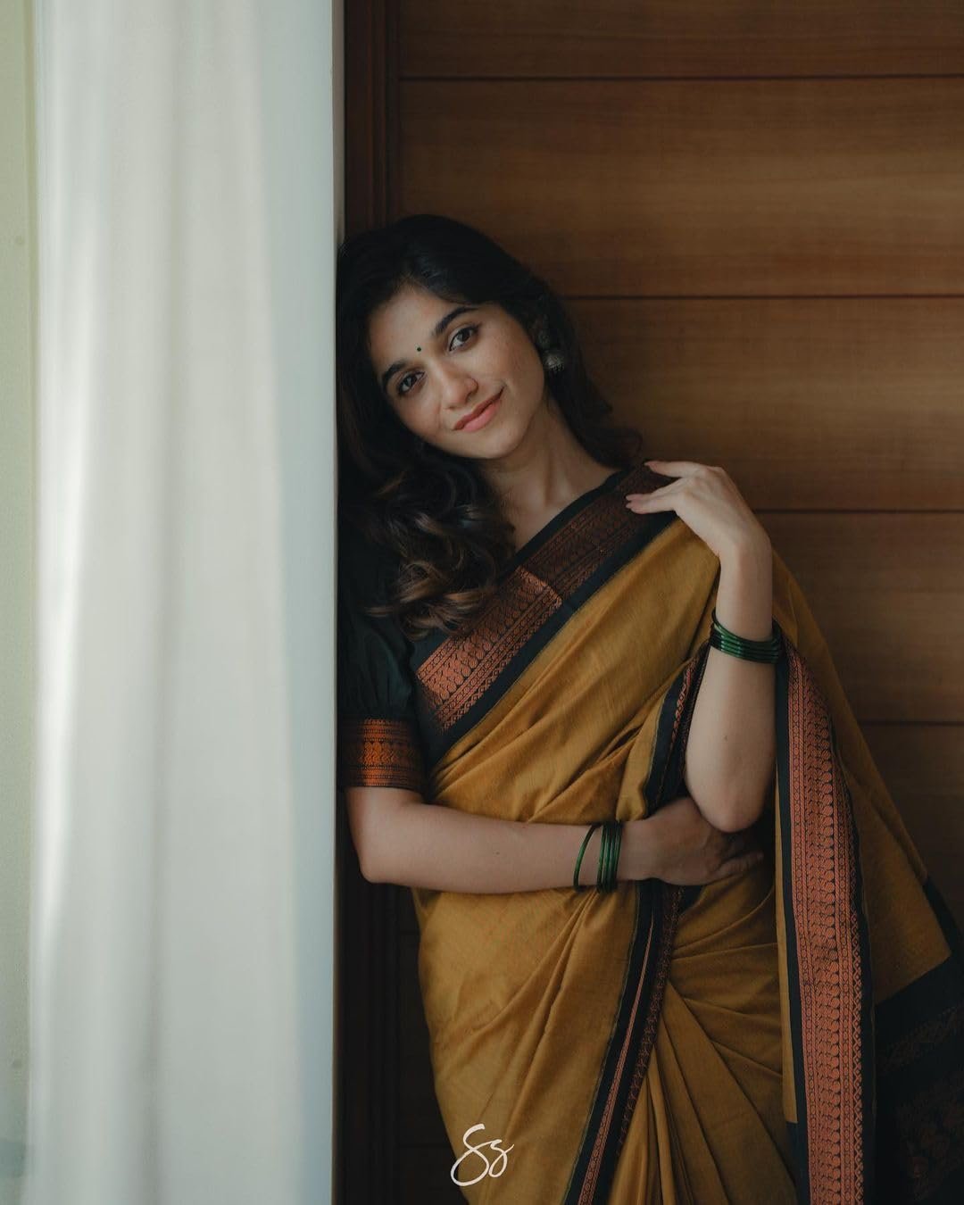 Yellow Women's Kanjivaram Soft Silk Saree With Blouse Piece (GOLD) - Image 2