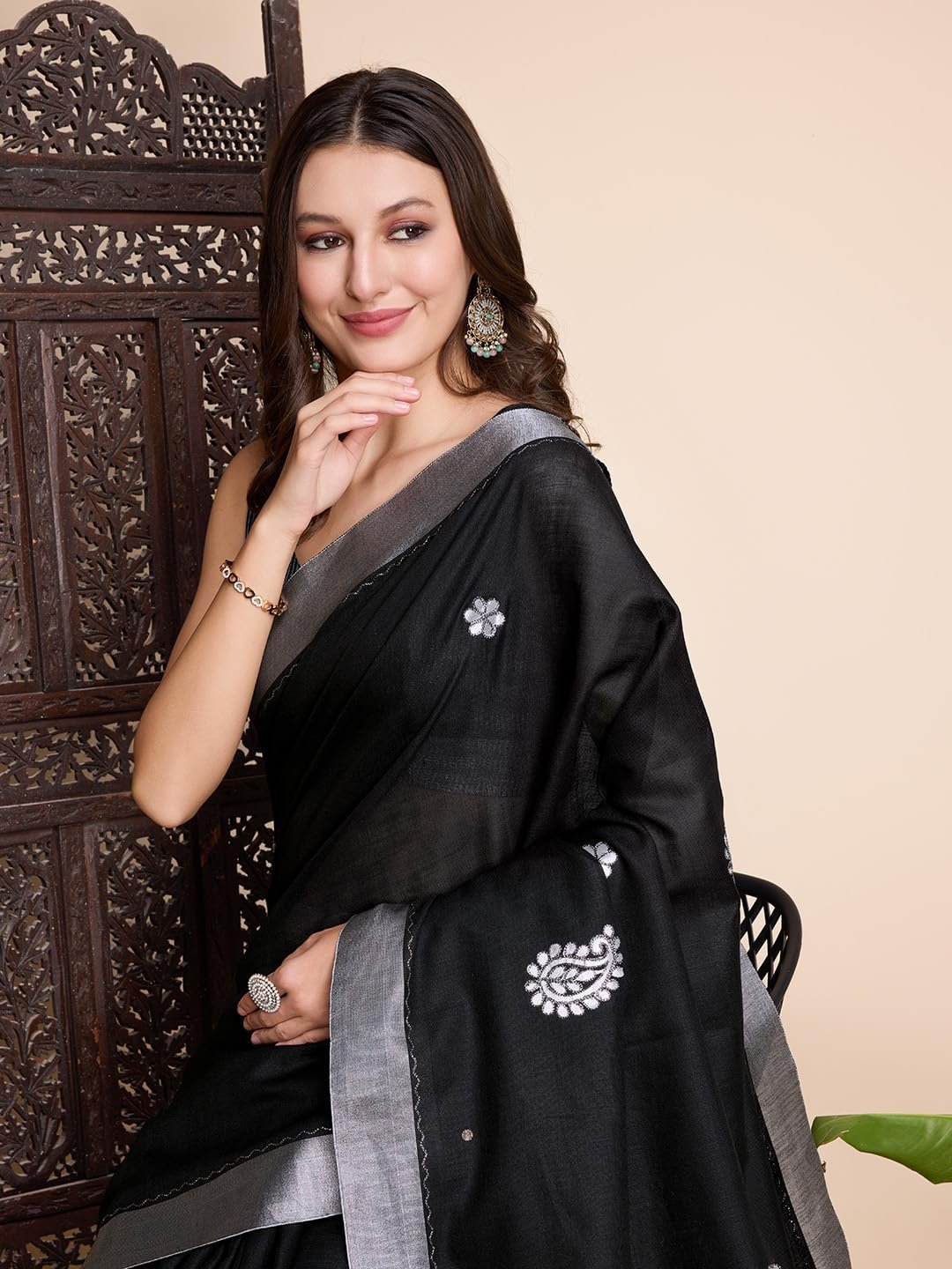 Women’s Linen Hand Gota Woven Black Saree with Unstitched Blouse Piece | Floral Pattern on Linen Base | 5.5 m Saree & 0.8 m Blouse | Festive, Party & Wedding - Image 4